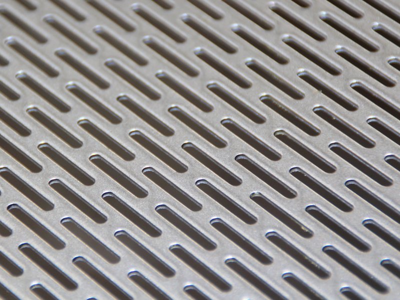upfiles/slotted-hole-perforated-metal/15832058800.jpg